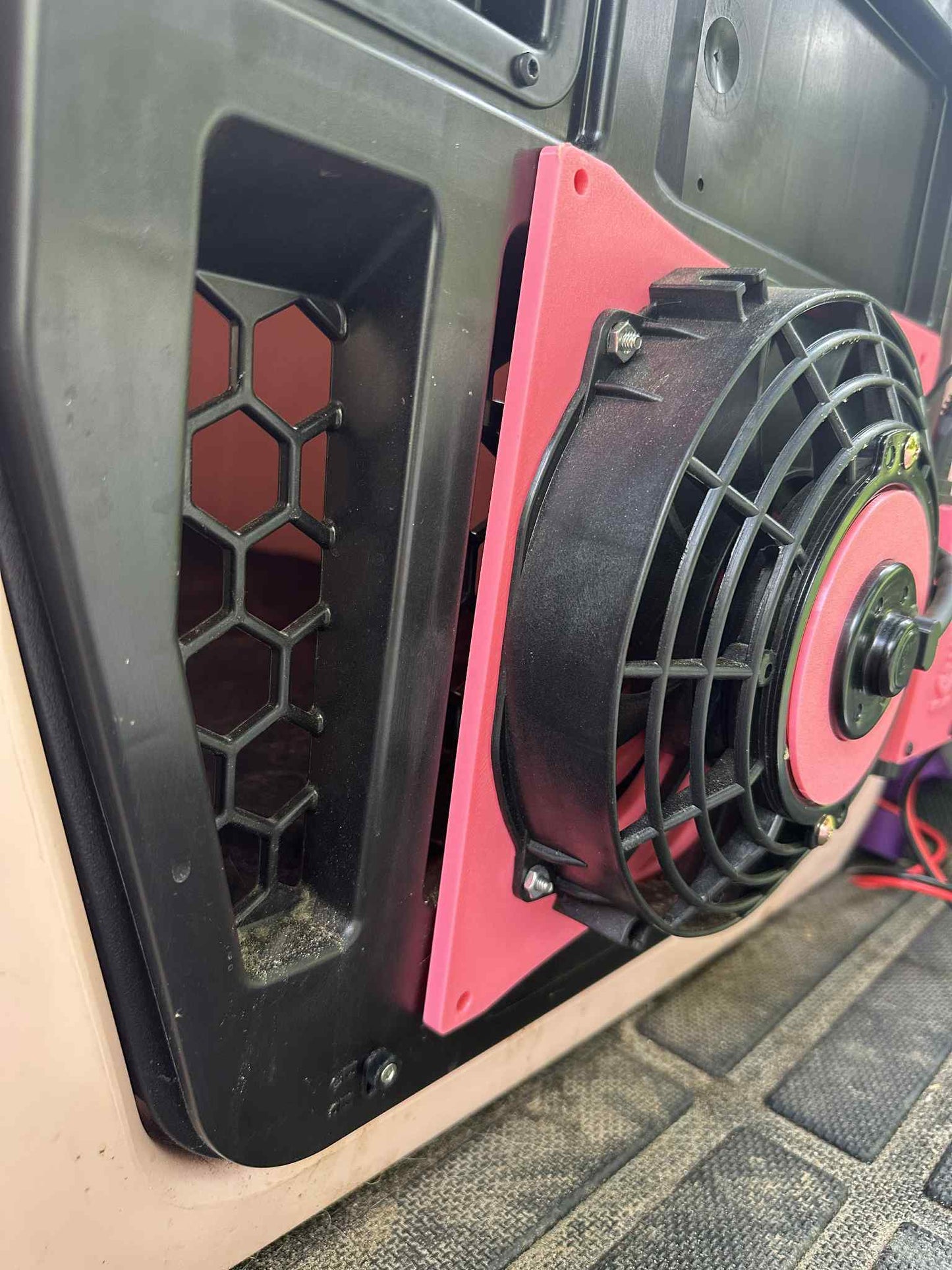 Kspace Dog Kennel Fan V1